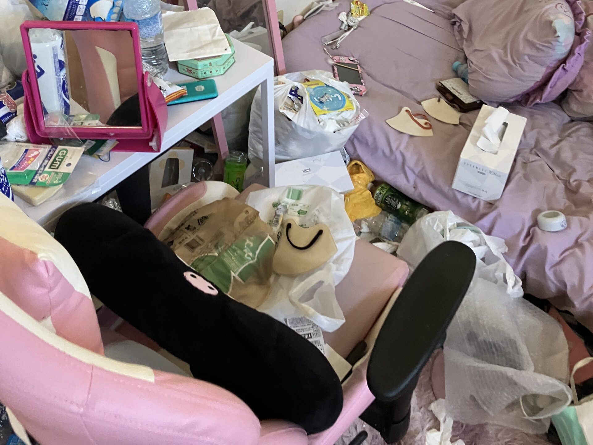 「店舗の2階で保管されていた不用品を回収しました」作業写真